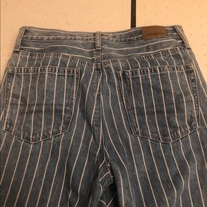 Very cute American eagle mom jeans